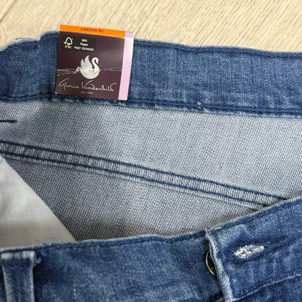 Gloria Vanderbilt Amanda NWT Size 16 Short Women’s‎ Jeans